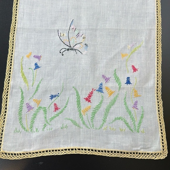 Linen Table/Bureau/Dresser Runner Embroidered Flowers Butterflies Crochet Trim - Picture 8 of 8